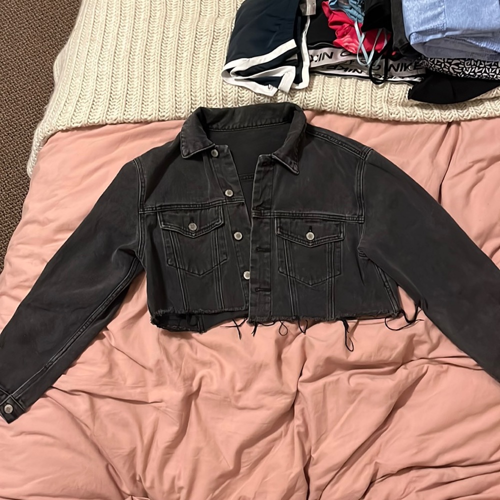 Black cropped brandy Melville denim jacket